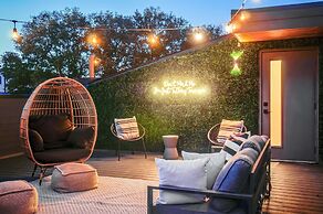 Close to the Gulch - Book Today