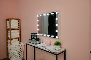 NEW 4 Bedroom Apt Near DT Walk to Restaurants