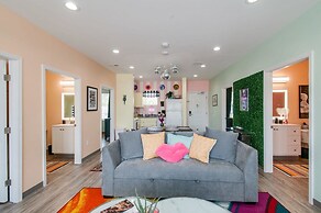 NEW 4 Bedroom Apt Near DT Walk to Restaurants