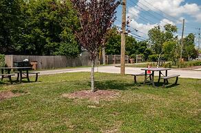 NEW 4 Bedroom Apt Near DT Walk to Restaurants