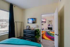NEW 4 Bedroom Apt Near DT Walk to Restaurants