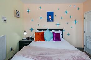 NEW 4 Bedroom Apt Near DT Walk to Restaurants