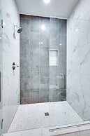 Sky High Cowgirl Luxe 4BR w Rooftopdeck Karaoke