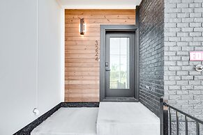 Sky High Cowgirl Luxe 4BR w Rooftopdeck Karaoke