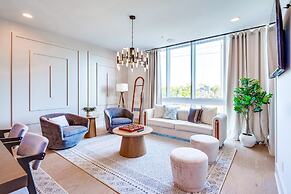 Sky High Cowgirl Luxe 4BR w Rooftopdeck Karaoke