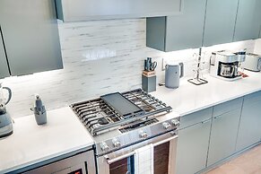 Sky High Cowgirl Luxe 4BR w Rooftopdeck Karaoke