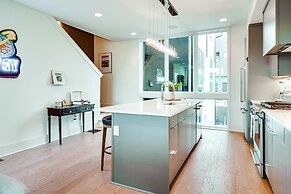 Sky High Cowgirl Luxe 4BR w Rooftopdeck Karaoke