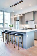 Sky High Cowgirl Luxe 4BR w Rooftopdeck Karaoke