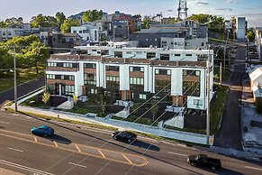 Sky High Cowgirl Luxe 4BR w Rooftopdeck Karaoke