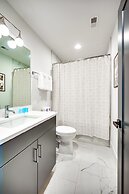 Sky High Cowgirl Luxe 4BR w Rooftopdeck Karaoke