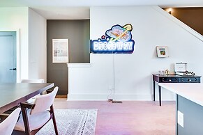 Sky High Cowgirl Luxe 4BR w Rooftopdeck Karaoke