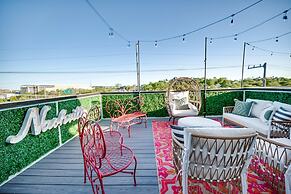 Sky High Cowgirl Luxe 4BR w Rooftopdeck Karaoke