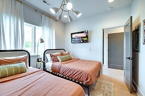 Sky High Cowgirl Luxe 4BR w Rooftopdeck Karaoke