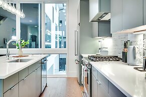 Sky High Cowgirl Luxe 4BR w Rooftopdeck Karaoke