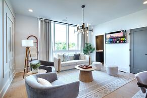 Sky High Cowgirl Luxe 4BR w Rooftopdeck Karaoke