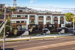 Sky High Cowgirl Luxe 4BR w Rooftopdeck Karaoke