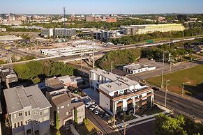 Sky High Cowgirl Luxe 4BR w Rooftopdeck Karaoke