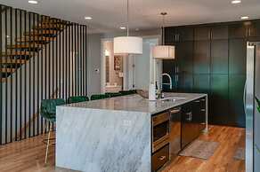 Large Group Lux 3mi Downtown - Rooftop City Views