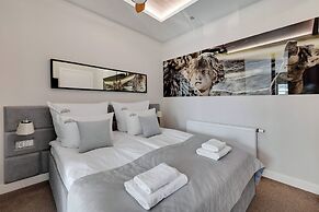 Waterlane Riverside - SPA, Pool, Gym & Parking by Downtown Apartments