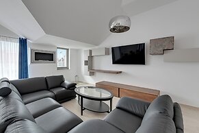 Waterlane Riverside - SPA, Pool, Gym & Parking by Downtown Apartments