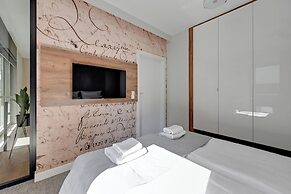 Waterlane Riverside - SPA, Pool, Gym & Parking by Downtown Apartments