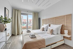 Waterlane Riverside - SPA, Pool, Gym & Parking by Downtown Apartments