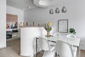 Waterlane Riverside - SPA, Pool, Gym & Parking by Downtown Apartments