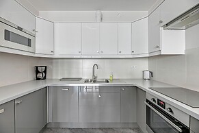 Waterlane Riverside - SPA, Pool, Gym & Parking by Downtown Apartments