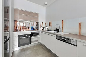 Waterlane Riverside - SPA, Pool, Gym & Parking by Downtown Apartments