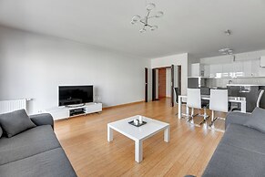 Waterlane Riverside - SPA, Pool, Gym & Parking by Downtown Apartments