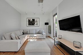 Waterlane Riverside - SPA, Pool, Gym & Parking by Downtown Apartments