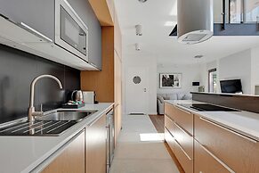 Waterlane Riverside - SPA, Pool, Gym & Parking by Downtown Apartments