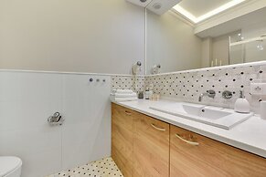 Waterlane Riverside - SPA, Pool, Gym & Parking by Downtown Apartments