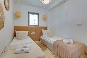 Waterlane Riverside - SPA, Pool, Gym & Parking by Downtown Apartments