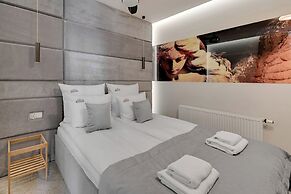 Waterlane Riverside - SPA, Pool, Gym & Parking by Downtown Apartments