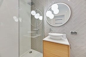 Waterlane Riverside - SPA, Pool, Gym & Parking by Downtown Apartments