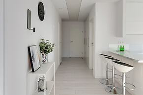 Waterlane Riverside - SPA, Pool, Gym & Parking by Downtown Apartments