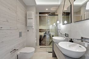 Waterlane Riverside - SPA, Pool, Gym & Parking by Downtown Apartments