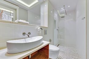 Waterlane Riverside - SPA, Pool, Gym & Parking by Downtown Apartments