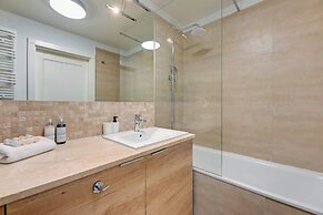 Waterlane Riverside - SPA, Pool, Gym & Parking by Downtown Apartments