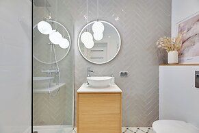 Waterlane Riverside - SPA, Pool, Gym & Parking by Downtown Apartments