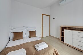 Waterlane Riverside - SPA, Pool, Gym & Parking by Downtown Apartments