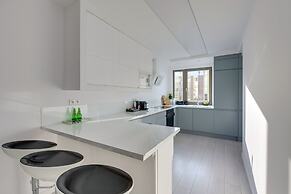 Waterlane Riverside - SPA, Pool, Gym & Parking by Downtown Apartments