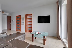 Waterlane Riverside - SPA, Pool, Gym & Parking by Downtown Apartments