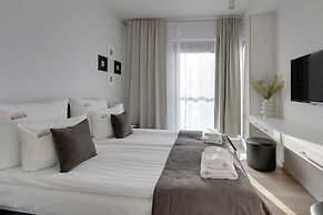 Waterlane Riverside - SPA, Pool, Gym & Parking by Downtown Apartments