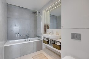 Waterlane Riverside - SPA, Pool, Gym & Parking by Downtown Apartments