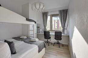 Waterlane Riverside - SPA, Pool, Gym & Parking by Downtown Apartments