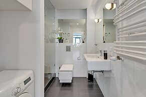 Waterlane Riverside - SPA, Pool, Gym & Parking by Downtown Apartments