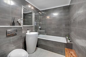 Waterlane Riverside - SPA, Pool, Gym & Parking by Downtown Apartments