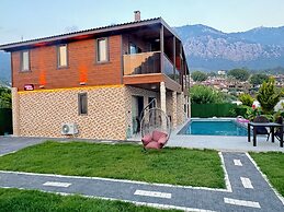 Karaöz Ada Bungalows & Villa